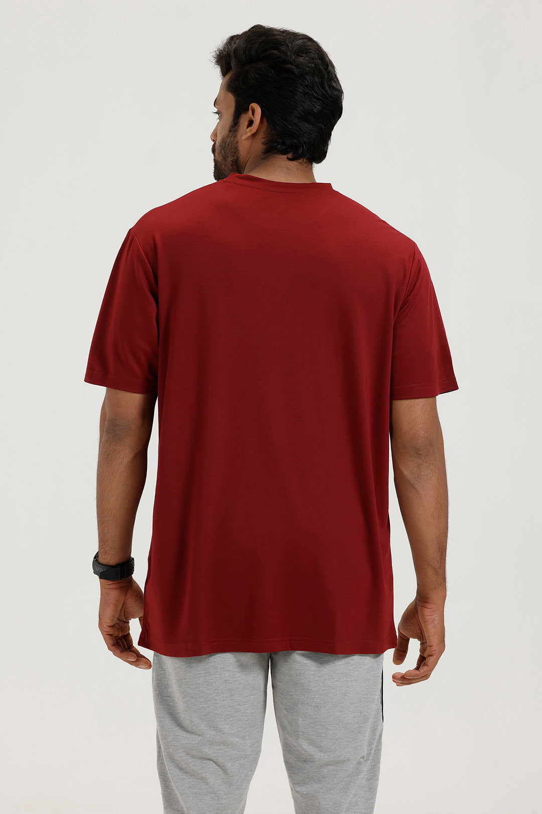 Comfortable maroon solid T-shirt from Ariser
