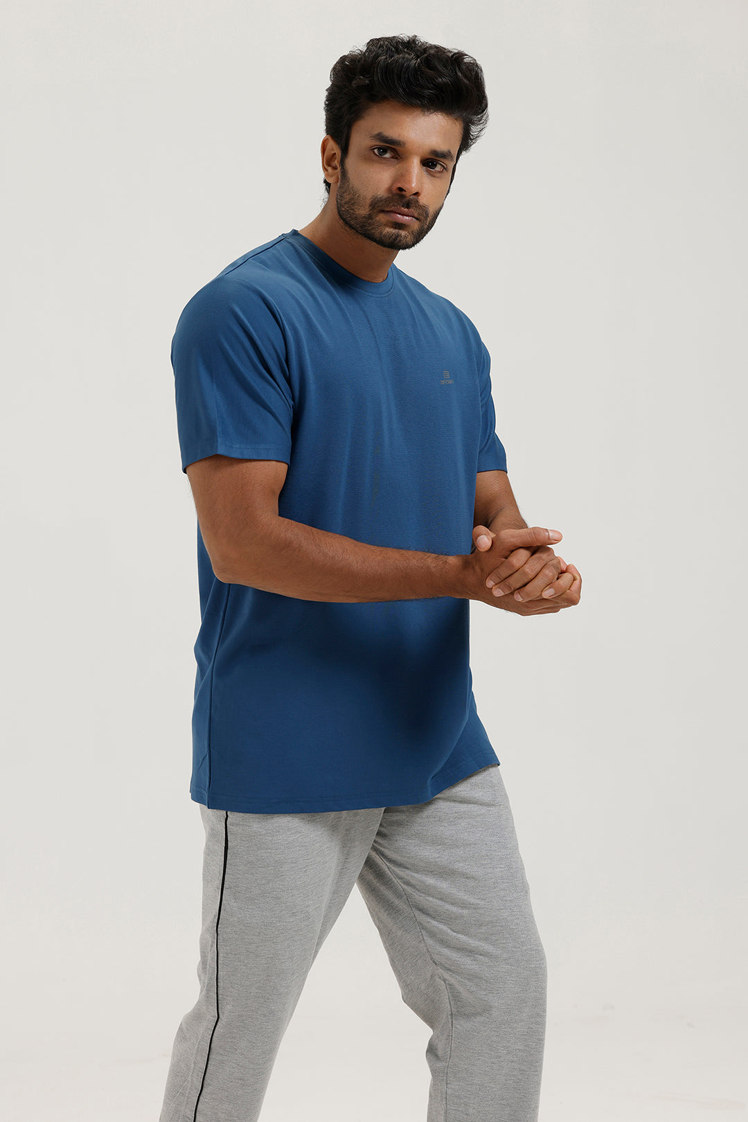 Soft and comfortable midnight blue T-shirt for men – Ariser